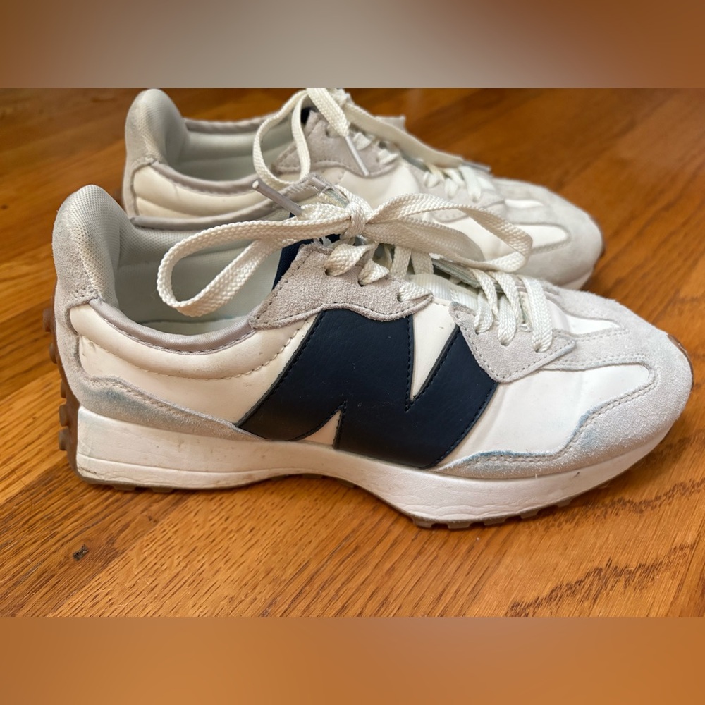 New Balance 327 cream and navy size 8.5